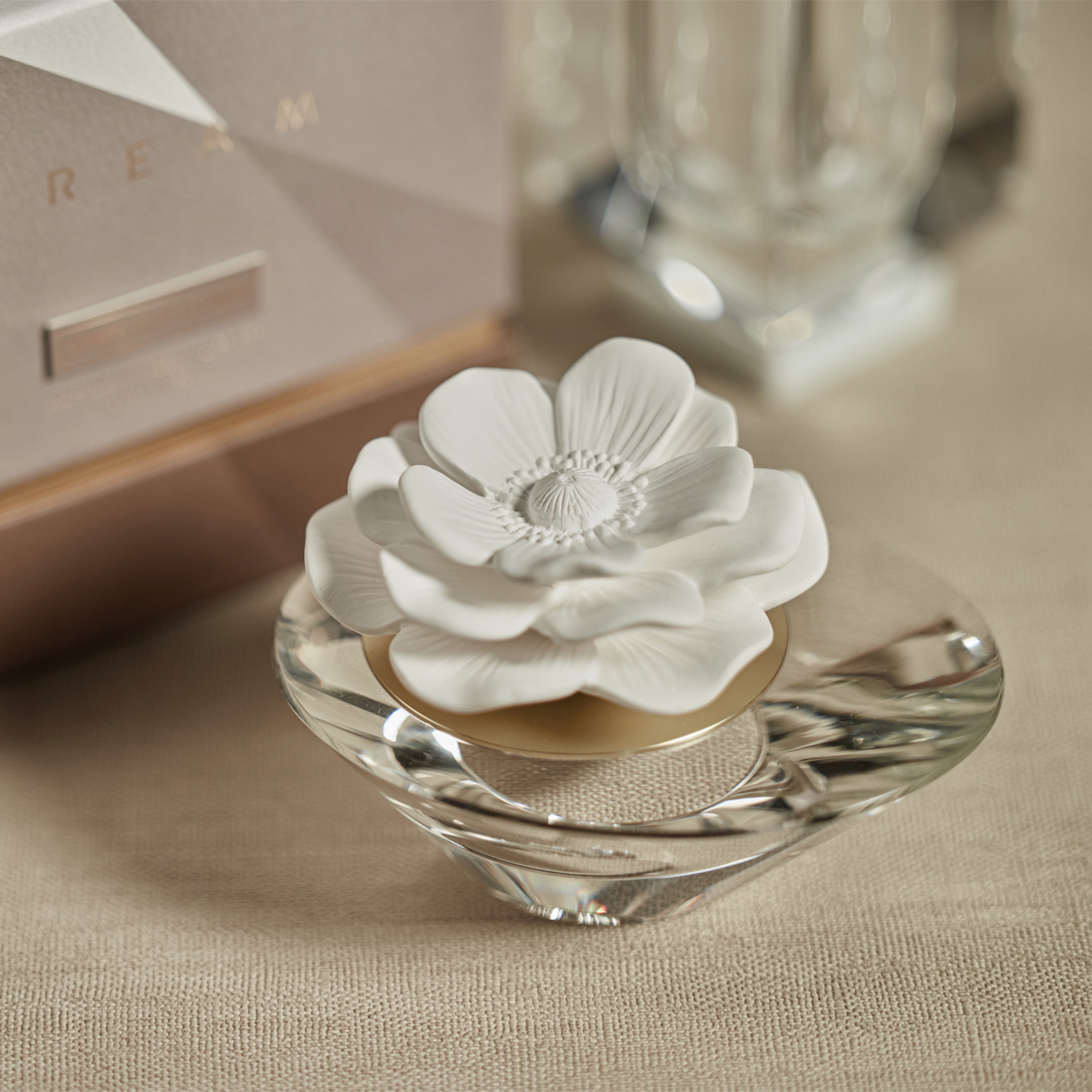 Image of Dream Mini-Crystal Edition Porcelain Diffuser, Grapefruit Flower